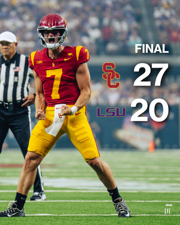 Daily Trojan Sports (@dt_sports) on Twitter photo Redshirt junior quarterback Miller Moss put on a show throwing for 378 yards and leading the game-winning touchdown drive for the Trojans' first win of the year.
Read <a href="/YeehawYemeni/">Meila LacKenzie</a>'s brief here: dailytrojan.com/2024/09/01/foo…
📸: Ethan Thai / Daily Trojan Redshirt junior quarterback Miller Moss put on a show throwing for 378 yards and leading the game-winning touchdown drive for the Trojans' first win of the year.
Read <a href="/YeehawYemeni/">Meila LacKenzie</a>'s brief here: dailytrojan.com/2024/09/01/foo…
📸: Ethan Thai / Daily Trojan