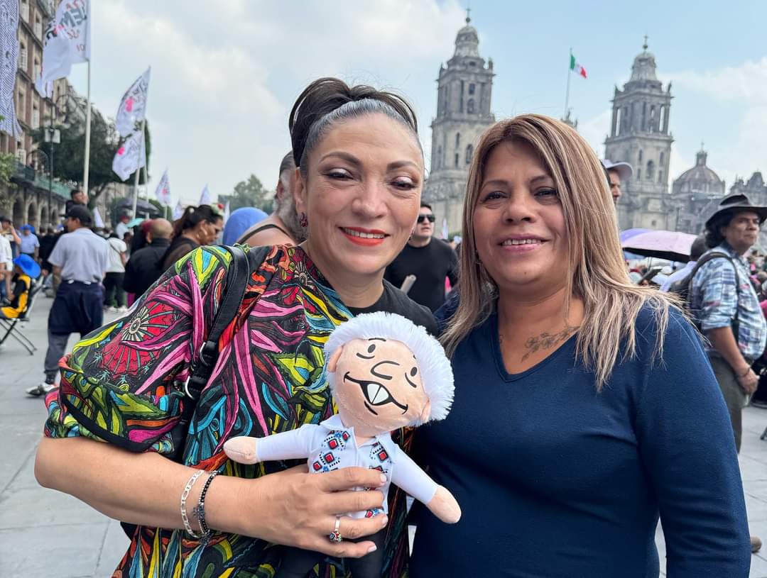 AdrianaEsMG's tweet photo. Gracias por todo y por tanto.
#HastaSiemprePresidente @lopezobrador
Un presidente que ama a su pueblo y un pueblo que ama a su presidente.
#6oInforme https://t.co/aKbEuLZiWW