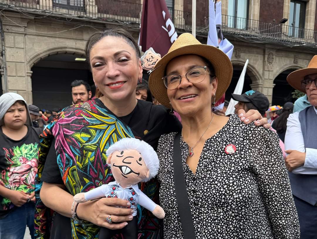 AdrianaEsMG's tweet photo. Gracias por todo y por tanto.
#HastaSiemprePresidente @lopezobrador
Un presidente que ama a su pueblo y un pueblo que ama a su presidente.
#6oInforme https://t.co/aKbEuLZiWW