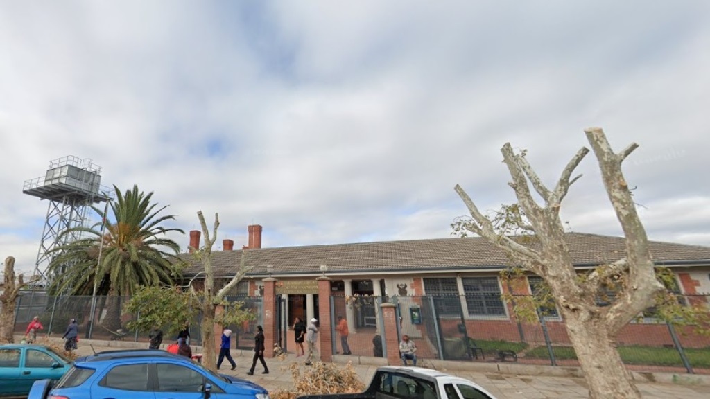 zumaphobia's tweet photo. News24 | Grandson arrested for allegedly stabbing 90-year-old grandfather to death https://t.co/saehPR2nFY https://t.co/QOQm6sDr4G