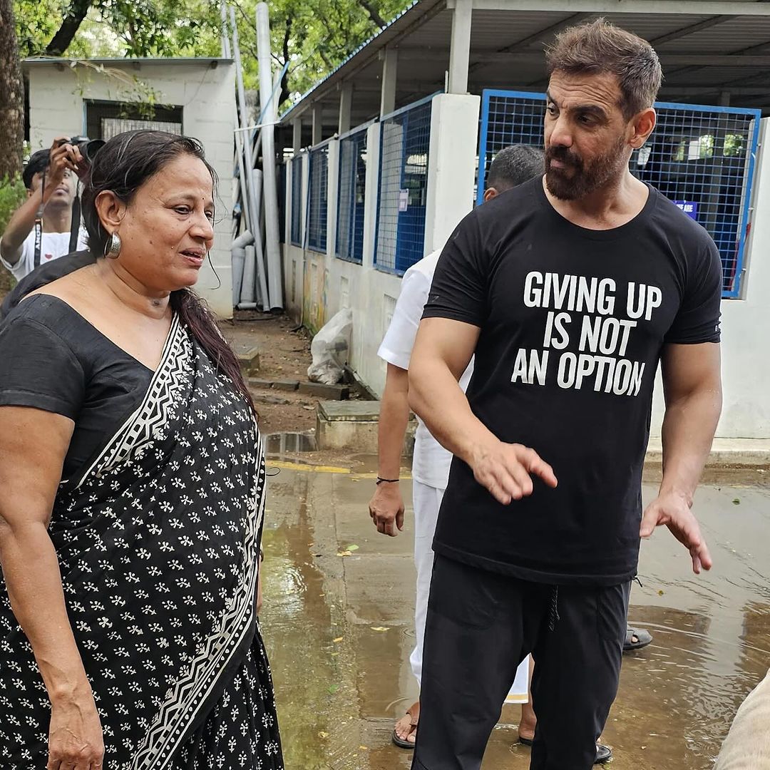 AsadJafc's tweet photo. Animal Lover 😍❣️
,
@TheJohnAbraham @BlueCross_ @JohnAbrahamCLUB @VenetiaSarll
,
#asadjafc #bluecrossofindia #Johnabraham #johnabrahamfan #johnabraham #animallover #animallovers #AnimalLovers https://t.co/mv6oyYaFHV