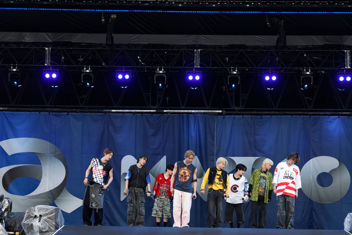 modelpress's tweet photo. 【a-nation 2024ライブレポ🎵】

MAZZEL「a-nationぶつかってこいよ」“男前な煽り”で客席沸き立つ 初出演も圧巻パフォーマンス💥

📸ステ��ジ写真多数
https://t.co/EoiFU4CnPE

#anation #a_nation #anation2024 #MAZZEL #MAZZEL_SeasideStory @mazzel_official @anation_navi https://t.co/d3DK8YsfBR