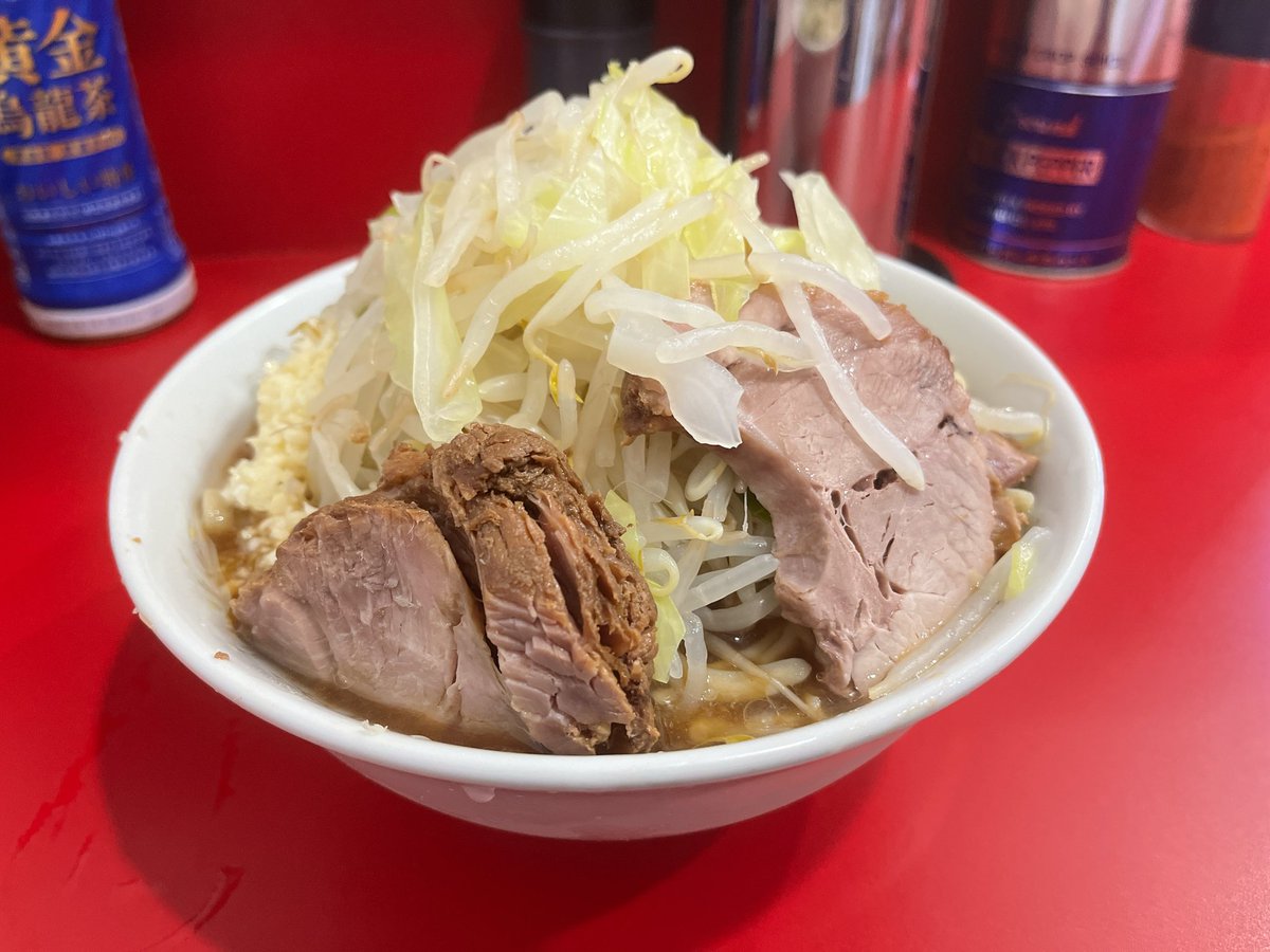 生田二郎の冷やしめっちゃ美味い！！
生卵はマスト🥚
到着時30〜40人並んでた…😇
退店時20〜30人ぐらい