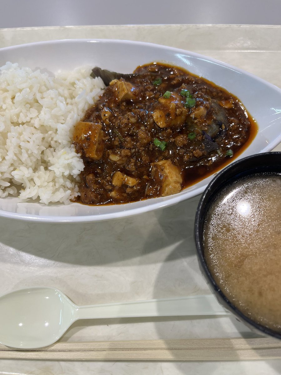 DJKuroobi's tweet photo. 今の食堂は値段は高いが、味最高！ https://t.co/BGm1WUppr3