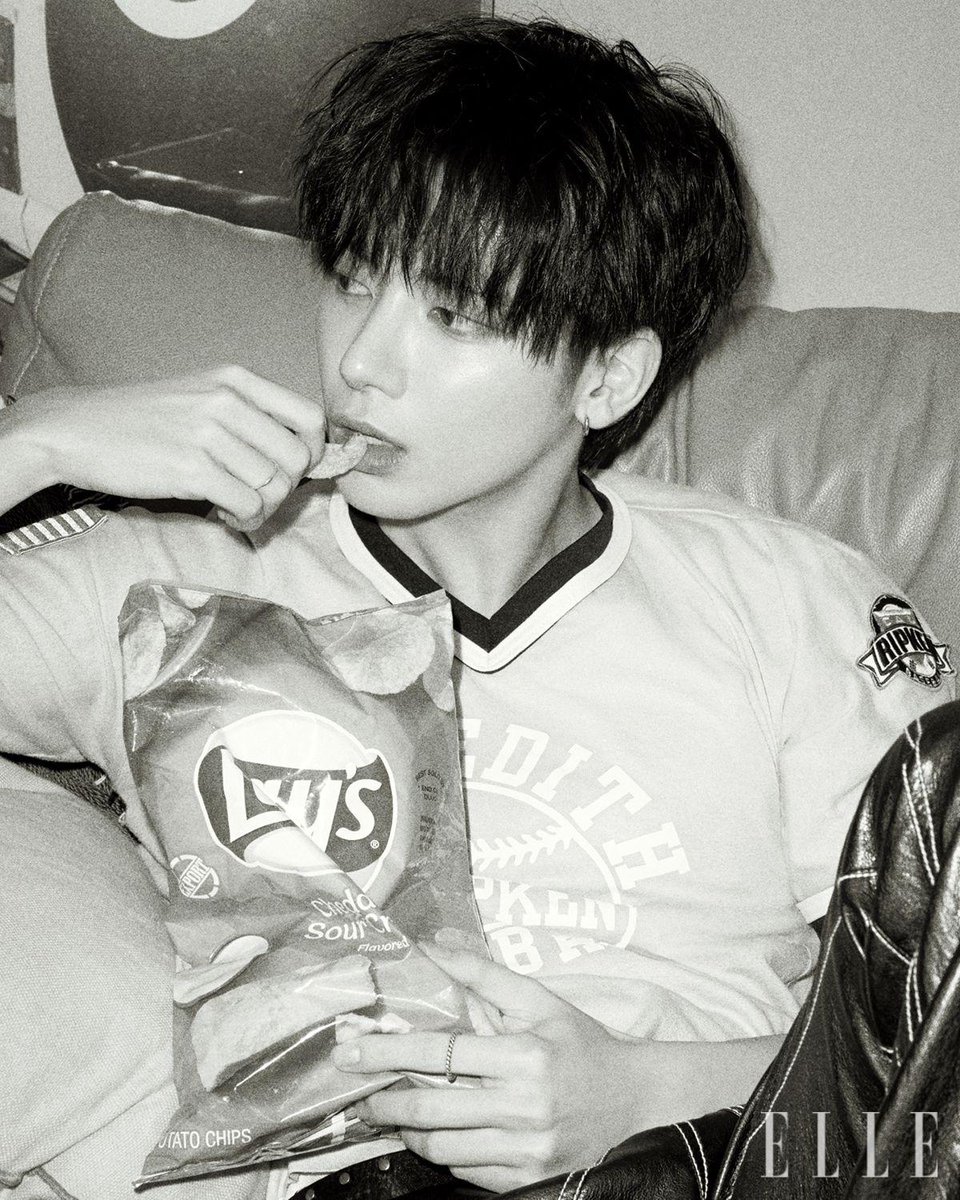 viraltakes's tweet photo. Taehyun looks stunning for ELLE Korea. https://t.co/IZTNxHaZXD