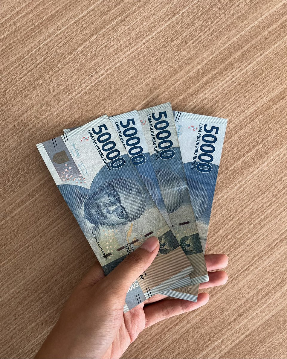 dagelan's tweet photo. EH KOCAK.. COBA LU BELAH DADA GUA.. DAN LU LIAT ISINYA APAAN.. ISINYA DUIT.. ITU ARTINYA GUA CINTA DUIT.. DUIT TILL I DIE.. PAHAM LU.. https://t.co/Ney0py0jmg