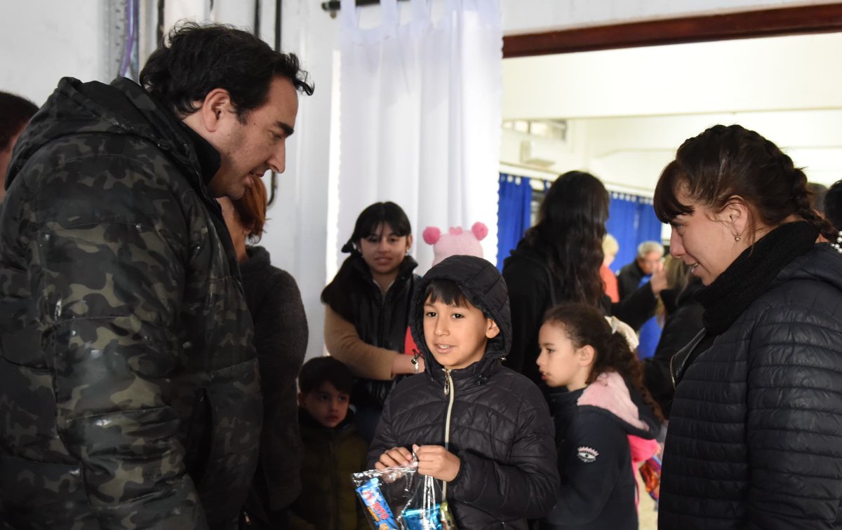 Más de mil chicos festejaron el Día de la Niñez en Planetarios Móviles zonanortevision.com.ar/333001/mas-de-… a través de <a href="/ZNVISION/">Zona Norte Visión</a> <a href="/FedeMeca/">Federico Meca</a> <a href="/SebasGalmarini/">Sebastian Galmarini</a>