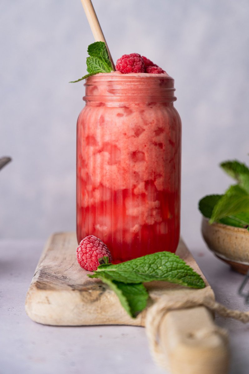 raepublic's tweet image. Raspberry Lemonade Recipe (Easy 5-Minute Recipe): lttr.ai/AWeeL

#raepublic #pinkdrinks #pinklemonade #easydrinks #homemade #raspberrylemonade #lemonade