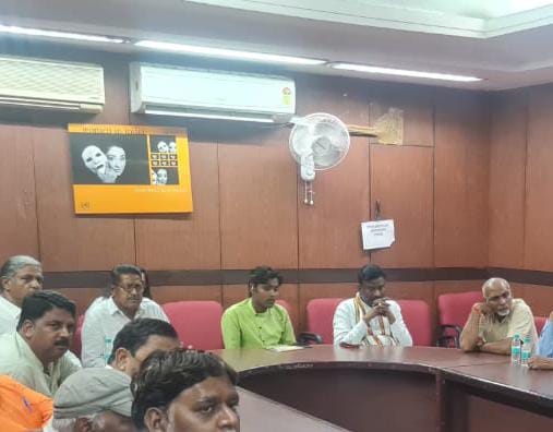 aakshValmeki's tweet photo. कृष्ण मेनन भवन सुप्रीम कोर्ट के सामने नई दिल्ली में,आरक्षण वर्गीकरण समर्थन में प्रथम राष्ट्रीय बैठक में शम्मलित हुआ।
बैठक का नेतृत्वकर्ता डॉ. ओपी जी शुक्ला
बैठक में फैसला लिया गया की सभी वंचितों को एक छत के नीचे आकर एक्शन कमेटी गठित करक��� काम किया जायेगा ऐसा देश में आजादी के बाद 1 https://t.co/e0frml8meQ
