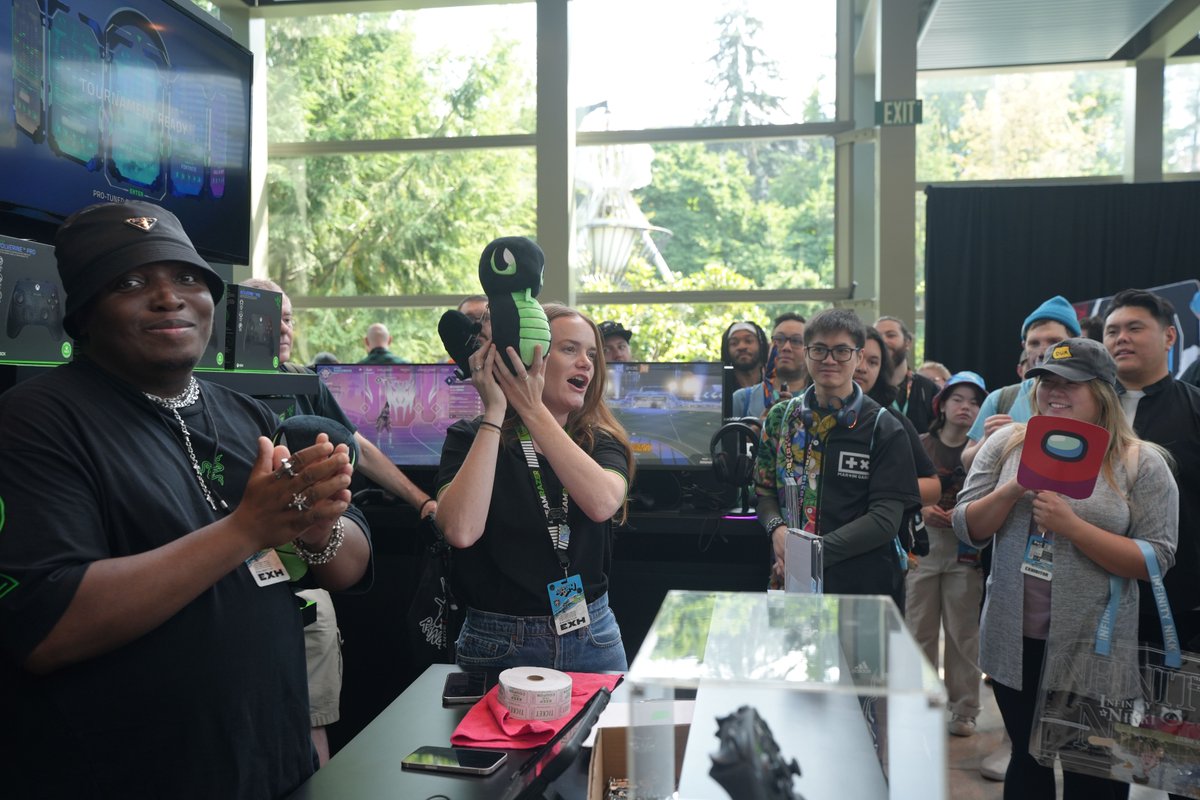 Thank you to all our fans for an amazing day 3 of #PAXWest. The Razer Iskur V2 has taken the arena by storm, and we’ve loved seeing our community every day. #RazerPAX 

Stop by booth S4 tomorrow for a final day of fun, and If you’re not at PAX this weekend, you can still join our