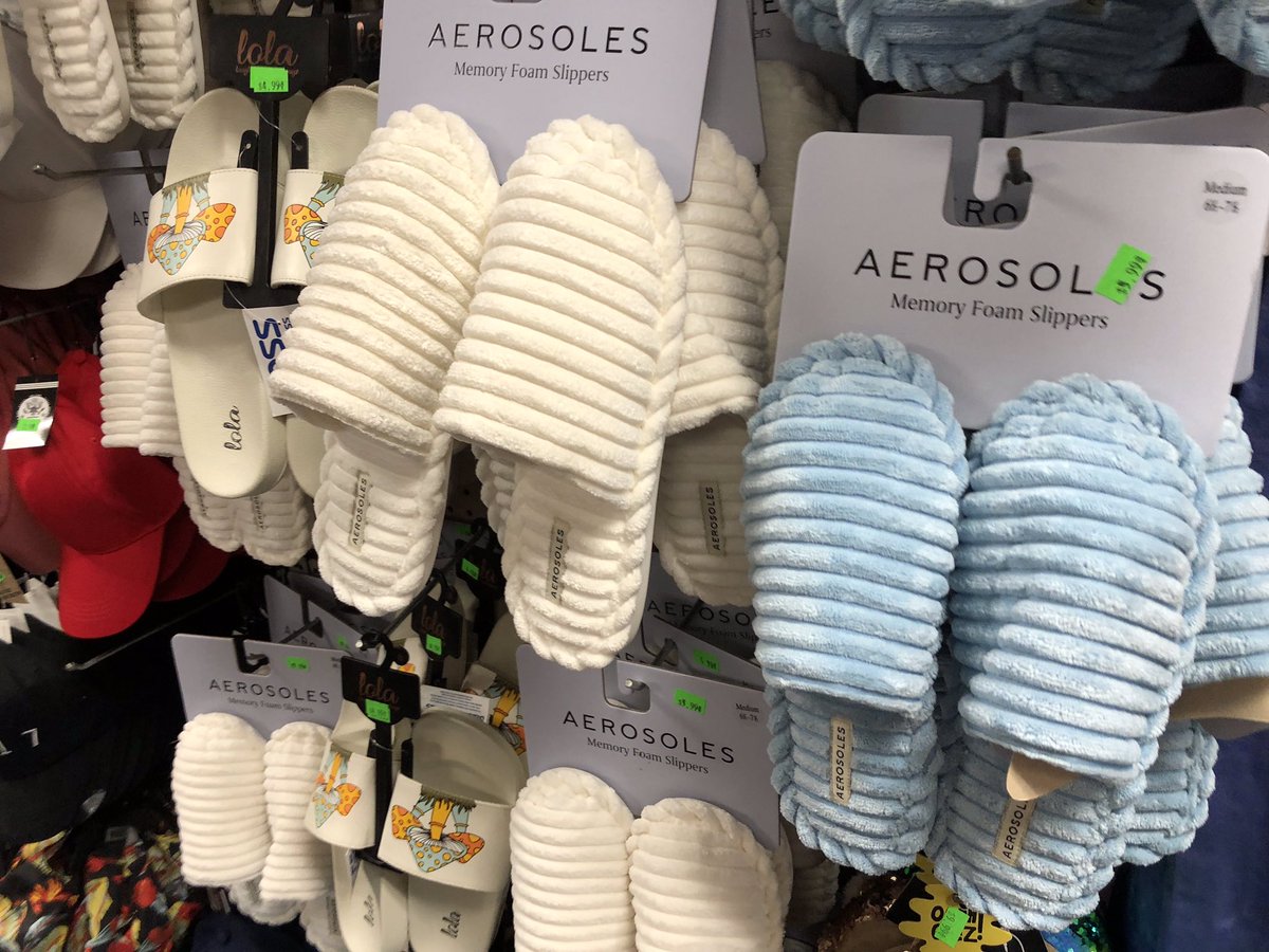 CamerotaJolie's tweet image. Shopping at the Dollar Mart in Riverside #sewingthreads