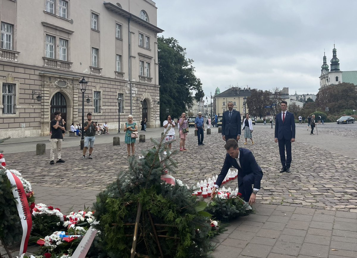 Michal5320's tweet photo. 85. rocznica wybuchu II wojny światowej. Pamiętamy! 🇵🇱 https://t.co/iDTpL3gV7a