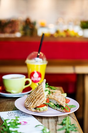 kracker_joe_'s tweet photo. Würde @Starbucks / @StarbucksDE die genialen Konzepte von #JuiceFactory und #HonuTikiBowls integrieren, ich wette, deren Marktpotential würde sich verdreifachen.
#einfachgeil https://t.co/xfWiP6y0QG