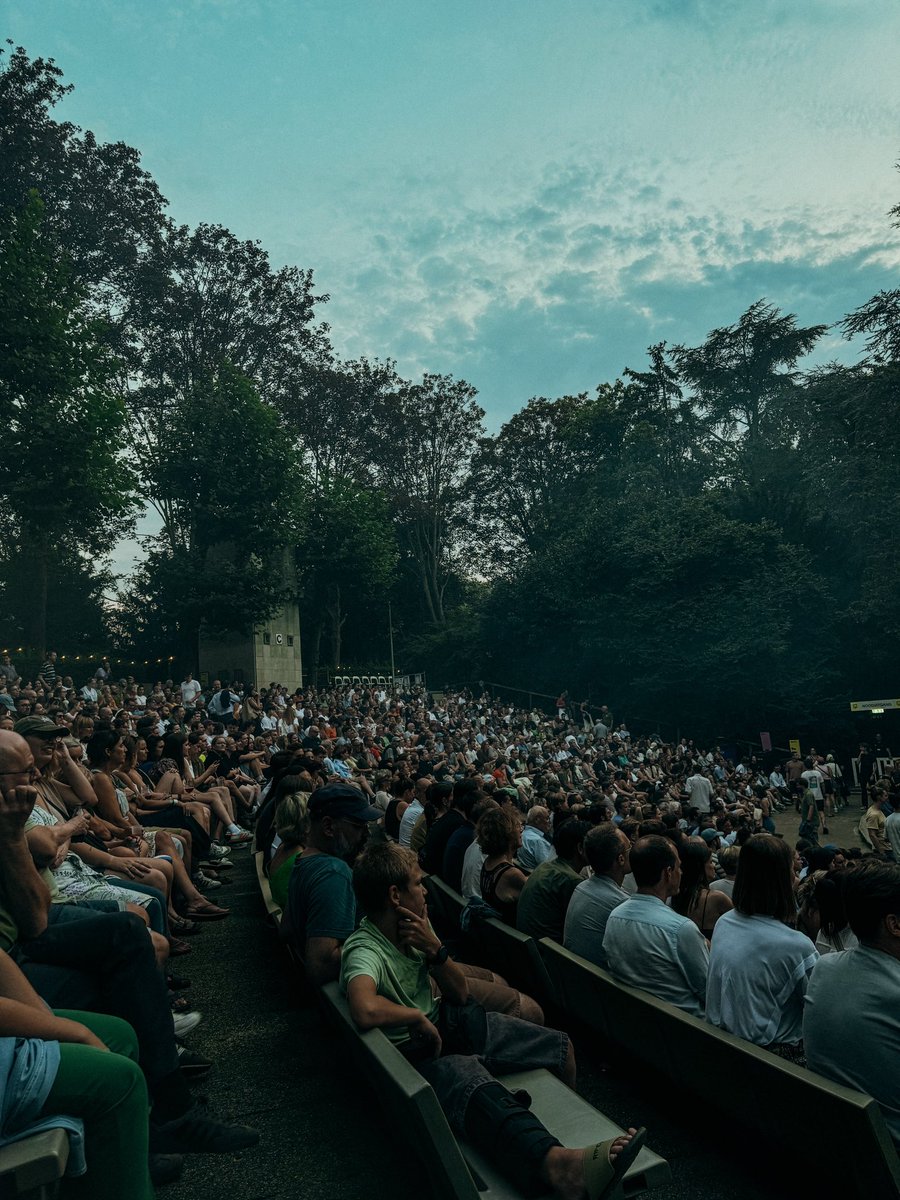 Zondagavond <a href="/boudyverleye/">Brihang</a> mogen aanschouwen in @OLTRivierenhof 

Chapeau Brihang, voor een warme en authentieke show.

Chapeau meneer Verleye, voor je geweldige poëtische teksten.

Chapeau OLT, voor een prima organisatie.