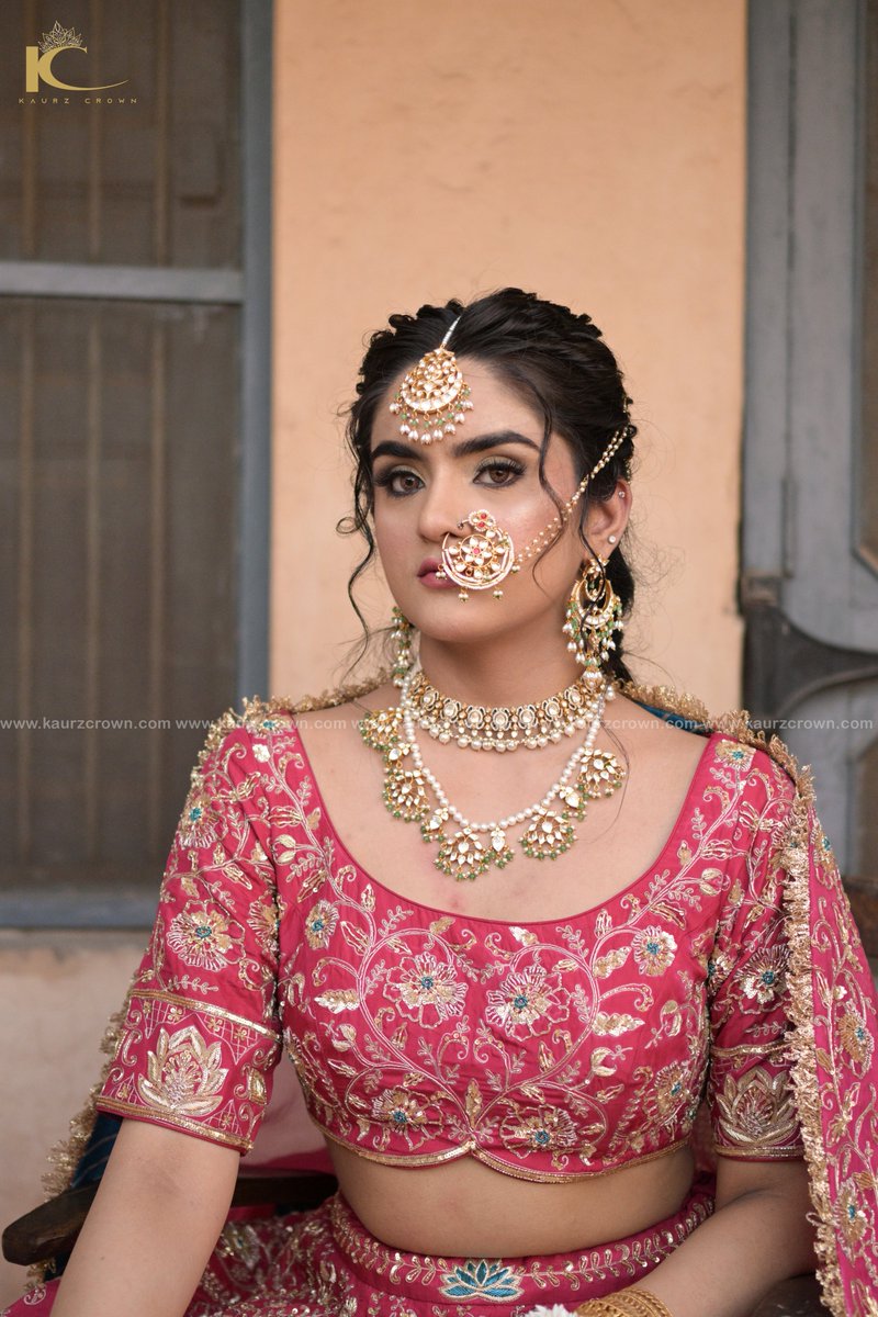 kaurzcrownjewel's tweet image. Traditional Antique Gold Plated Necklace Set with Choker 
Designer: KAURZ CROWN
WhatsApp on +9198882-98050
#chokerset #silver #silverjewellery #choker #necklaceset