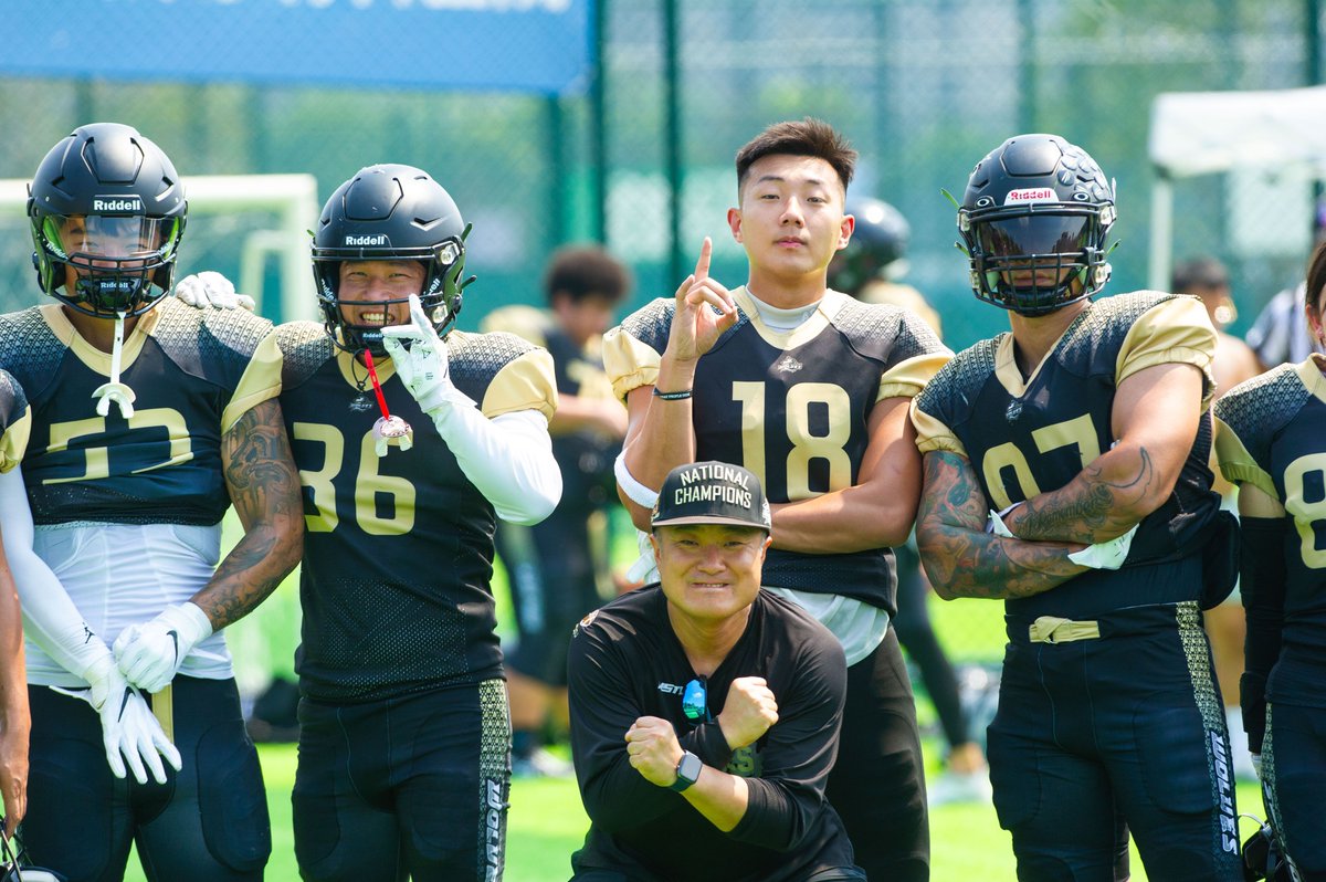 shanghai_wolves's tweet photo. We Play As One! 🐺 Only the Pack Survives! #family #football #cnfl @cnfl_football @nflchina #china #chinafootball #shanghaiwolves #internationalfootball #cnflchampions #gowolves #cnfl2024 #packwins #59 https://t.co/5ECs9zvEDs