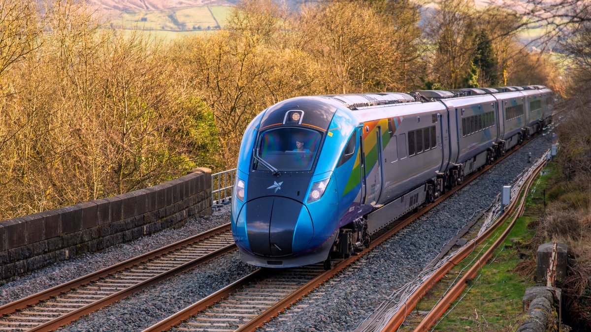 TPExpressTrains's tweet image. 💳 Brits turn to trains due to rising car costs

🚗 New research from TransPennine Express found that 49% of drivers are seriously worried about the increase in petrol, car insurance and car tax.

🚆The research also suggested that 28% will now switch from driving to travel by