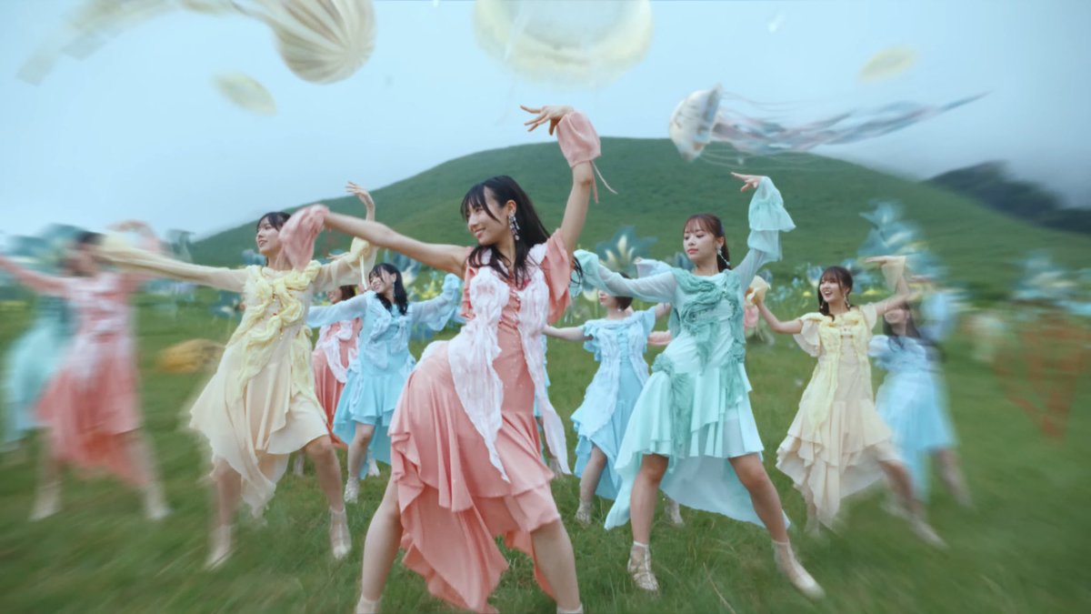 腰の可動域がエグいで有名な宮地すみれさん。 バレェ経験者の濱岸ひよ