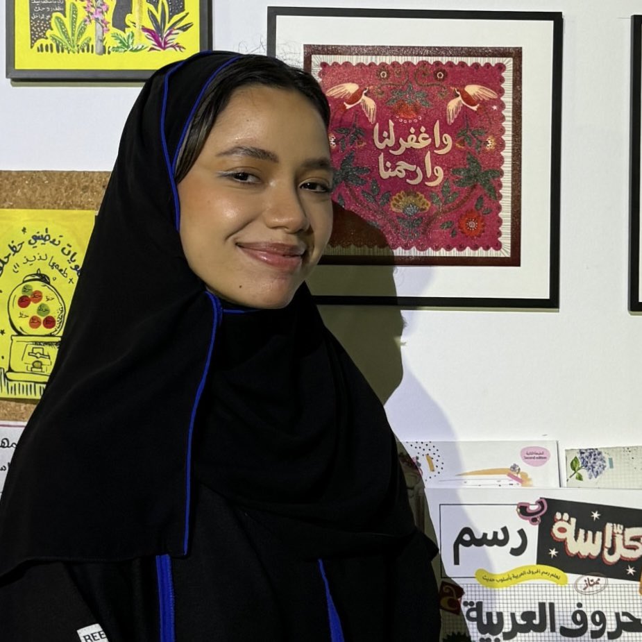 mjdinspiring's tweet photo. شكرًا لكل من شاركني في مساحتي الابداعيه بمعرض إحساس .
وجودي ومشاركة تنوع أفكاري المختلفة مابين الكتابة الرسم التصميم وصناعة المفاهيم وتأليف الكتب الفنية .
يجعلني أؤمن بأن ممارسة الفن هي أسلوب حياة لاينتمي لمدرسة معينه 
فأهلا بكل أشباهي 🌻🇲🇨💗🇸🇦 https://t.co/5Wbljsxtku