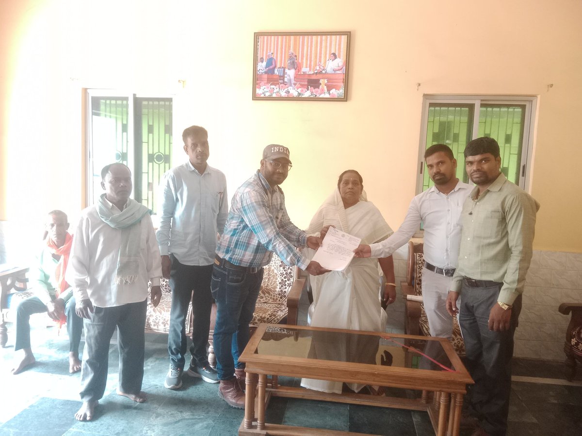 जंगल पड़ा रे सुनसान,
जंगली जीव करे आवाहन।।
वनरक्षी एकता जिन्दाबाद....
हमारी मांगें पूरी करो.......