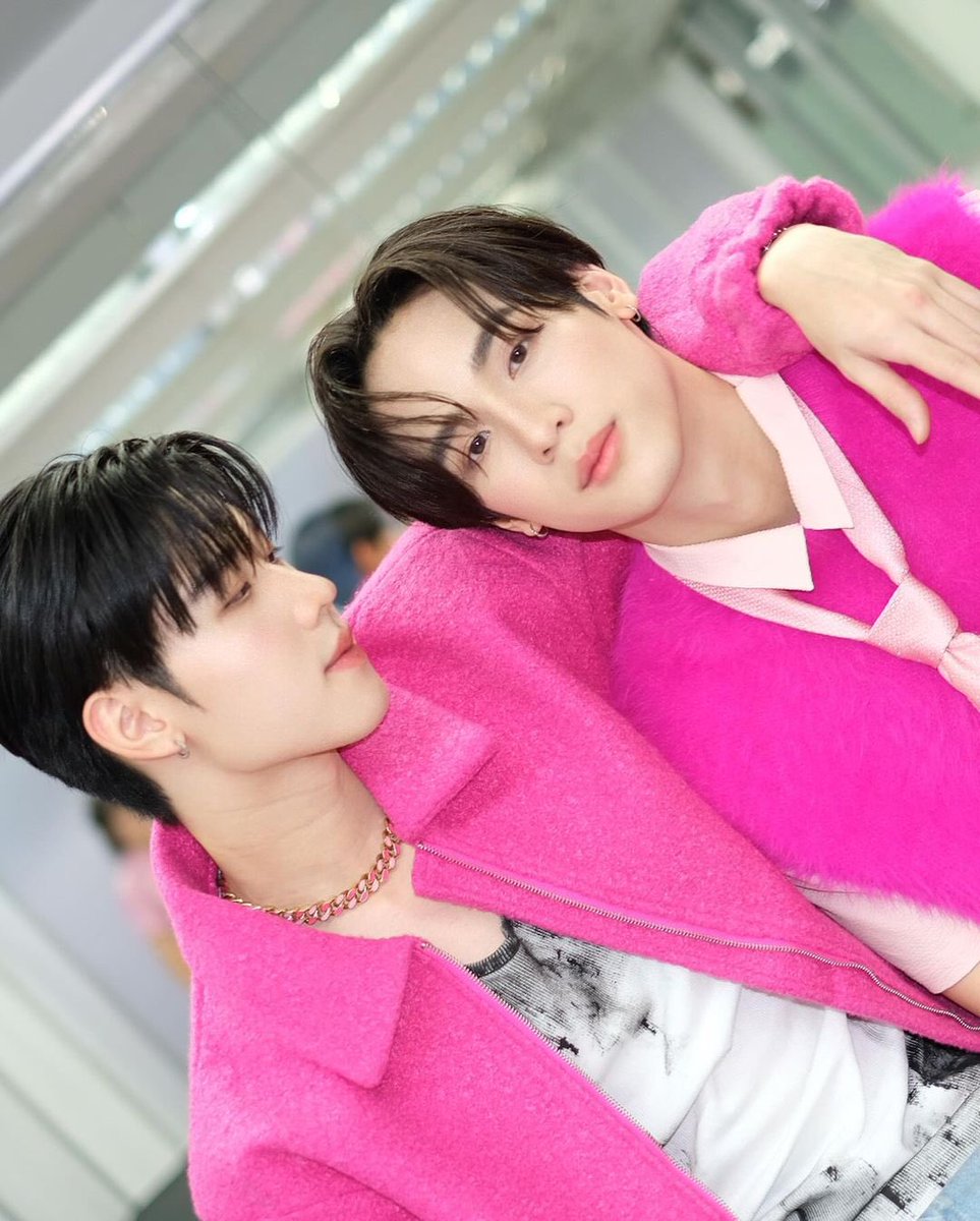 phudtripart_ofc's tweet image. [ Instagram Update ] 

1 Sep 2024

—  IG Post : jejee_wiranphat

🐻💄 [ 1/2 ]
TEDDYTINT x RYUJAVA
#MaybellinexRyuJava

@ryuptb #ryuptb
@javabh28 #javabh