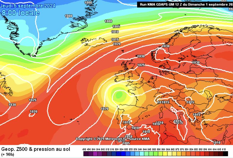 VigipreventionM's tweet image. ⛈️🌡️↘️{#Tendance}
Nous sommes quasiment #fixés pour ce qui est attendu cette #semaine sur la #France. Encore une très légère incertitude sur la #position exacte de cette #goutte #froide. ( schéma 2-3 )
🌡️Ce qui est sûr une #baisse des #températures est attendu sur toute la…