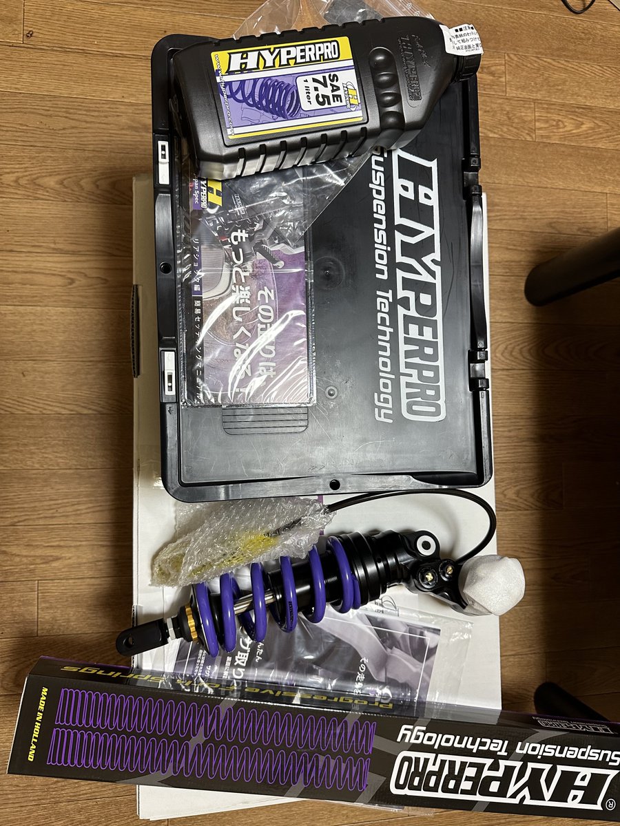 gurin_hayabu_sa's tweet photo. 届いた ‼️   ε٩(๑>▽<)۶з
やっと手に入れた～サスキット🤗
SAMURAIさんに持ち込んで
組みつけてもらおーｯ 😆

またさらに相棒🏍が進化する☺️
走るのがさらに楽しくなるん
やろな～ ワクワクする🤭

 #ハイパープロ
 #SAMURAIFACTORY https://t.co/hEzsdGPh8m