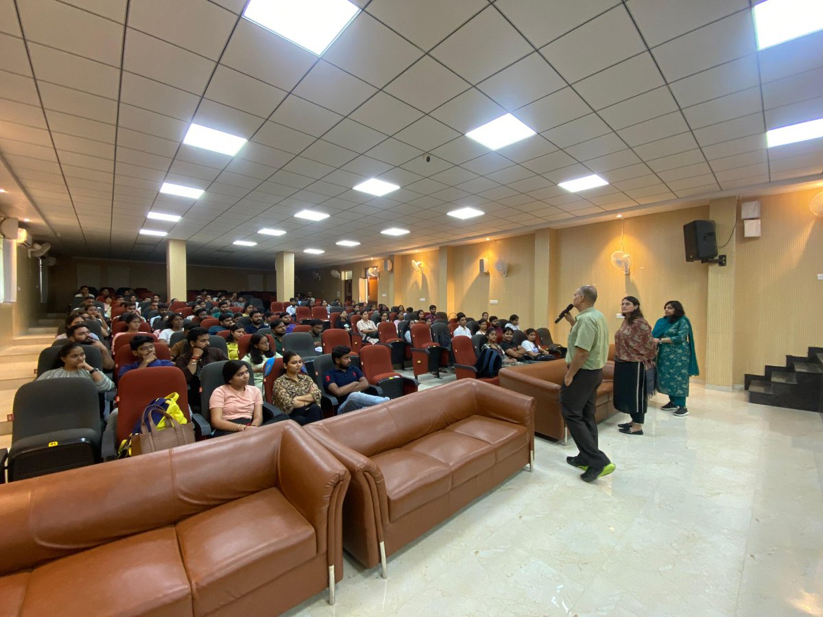 LUMBA_Lucknow's tweet image. 🎓 FMSLU successfully conducted the Pre-Placement Session for the Batch of 2024! Insightful discussions, guidance, and valuable tips were shared, setting our students on the path to success. #Placement2024 #UniversityOfLucknow #FutureLeaders @sangeeta_hr