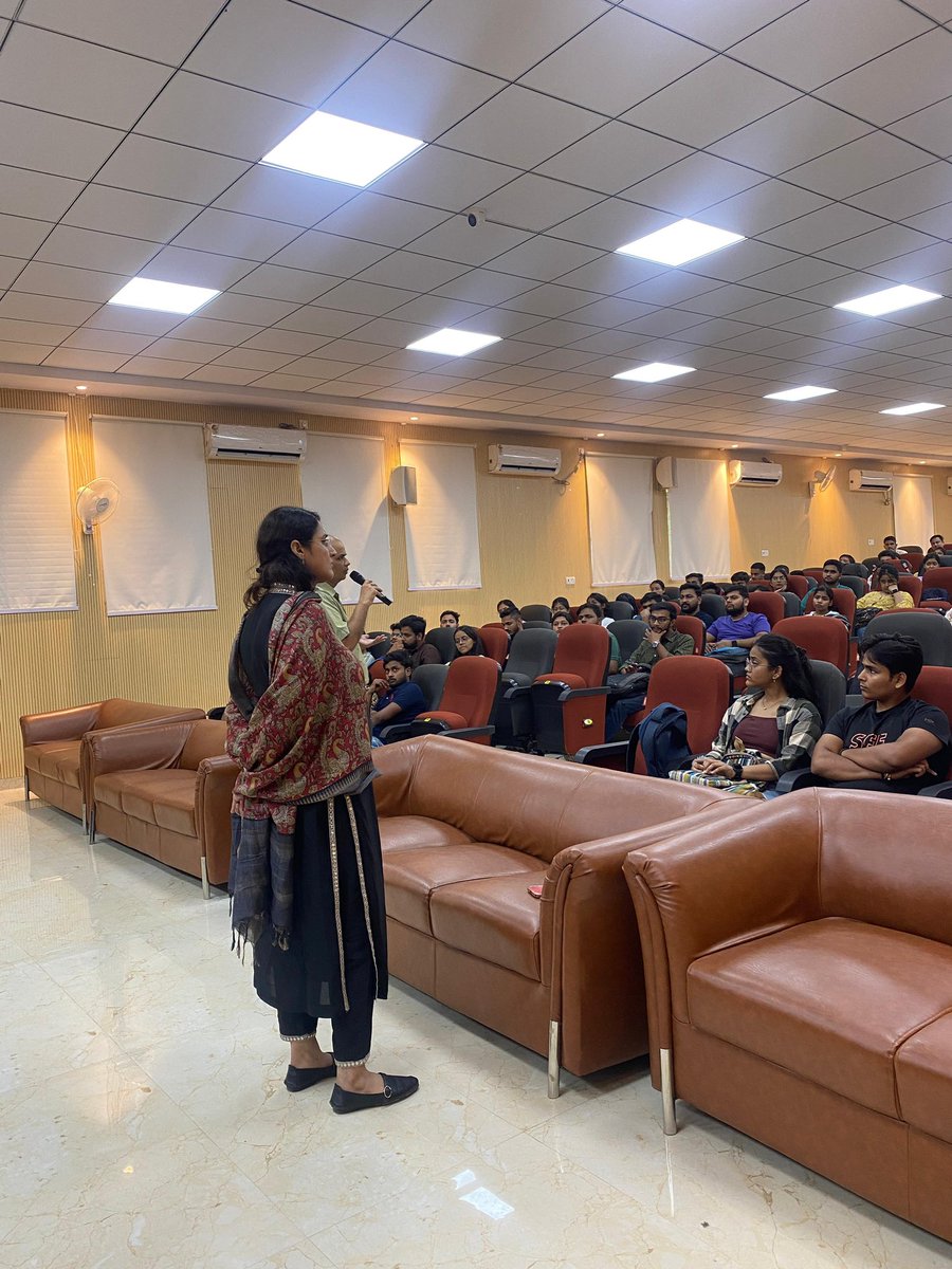LUMBA_Lucknow's tweet image. 🎓 FMSLU successfully conducted the Pre-Placement Session for the Batch of 2024! Insightful discussions, guidance, and valuable tips were shared, setting our students on the path to success. #Placement2024 #UniversityOfLucknow #FutureLeaders @sangeeta_hr