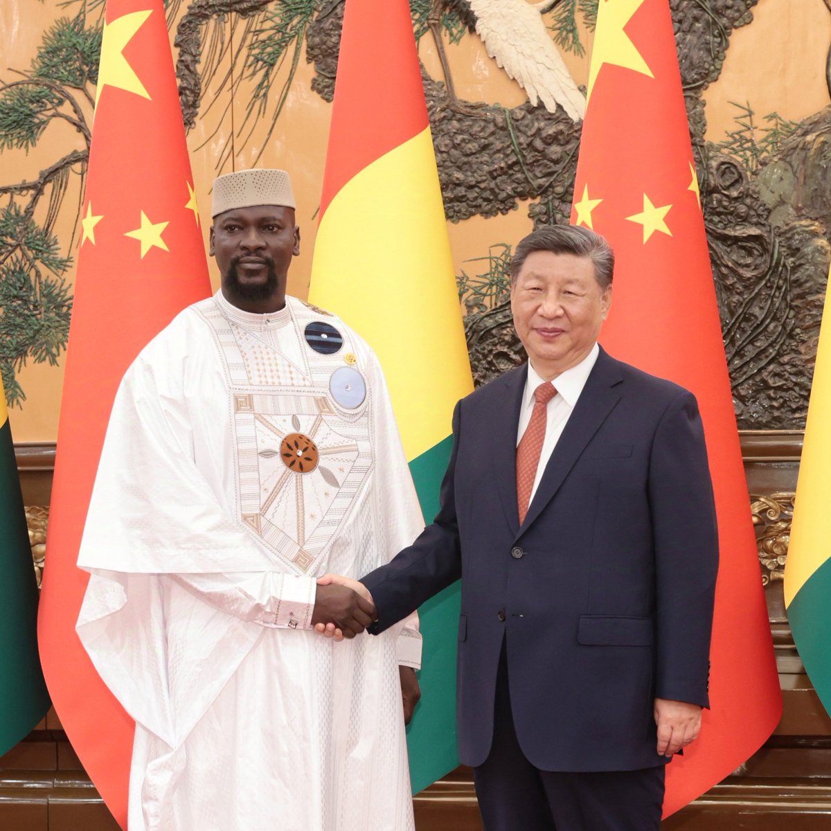 SpokespersonCHN's tweet photo. President Xi Jinping met with Guinea’s President Mamadi Doumbouya @presi_doumbouya.

Next month, China and Guinea will celebrate the 65th anniversary of diplomatic ties. 

China is ready to deepen traditional friendship with Guinea & make sure that the China-Guinea comprehensive strategic cooperative partnership will deliver more tangibly for the Chinese and Guinean people.