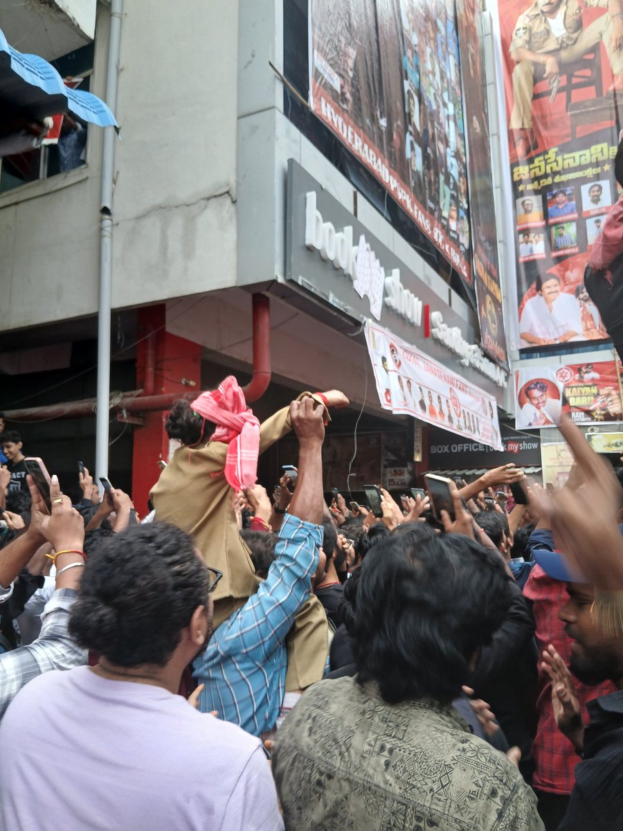 Sowmyaperepa's tweet photo. My Little Gabbar Singh today at Sandhya70MM #HappyBirthdayPawanaKalyan #GabbaSingh4K @harish2you @ThisIsDSP @IamSaiDharamTej @ganeshbandla @PawanismNetwork @PawanKalyan https://t.co/fNuH1Pudvx
