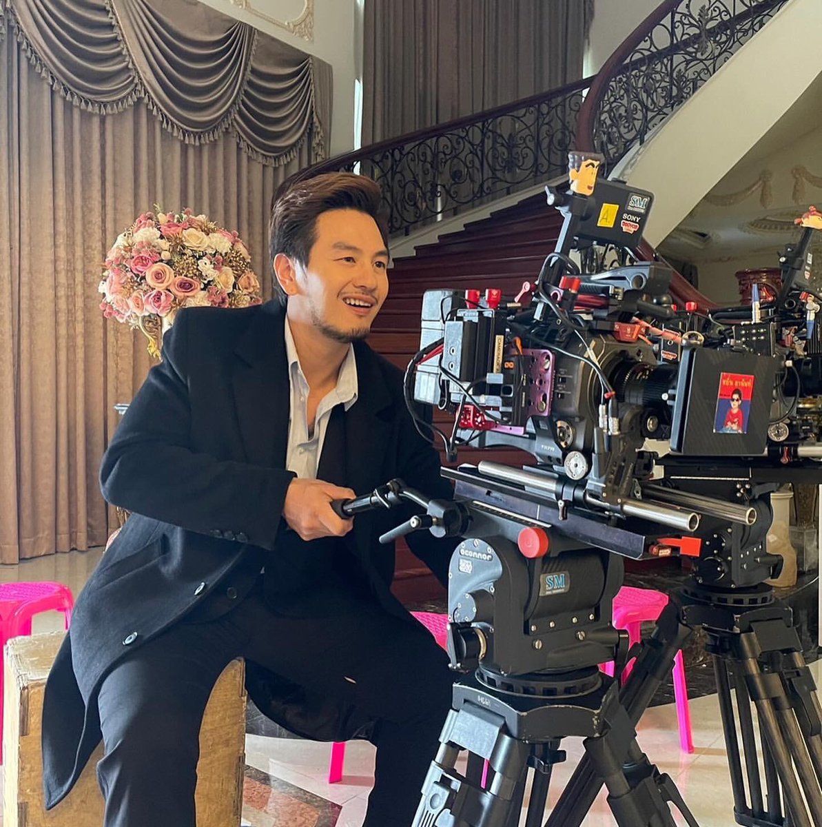YinWar_JP's tweet photo. 2024.09.02 Saranyoo Prachakit IG
Sound Camera Action 👌🎬
#Jackandjoker #Q33 #youstealmyheart
#behindthescene
📸 @.nicallsunday
Cr. beamsaranyoo_893
#JACKANDJOKERQ33 Q33 U STEAL MY HEART
#หยิ่นวอร์
#yinyin_anw #ananwong Yin Anan
@yinyin_anw
#YinWar_JP https://t.co/PrrxI5oEst