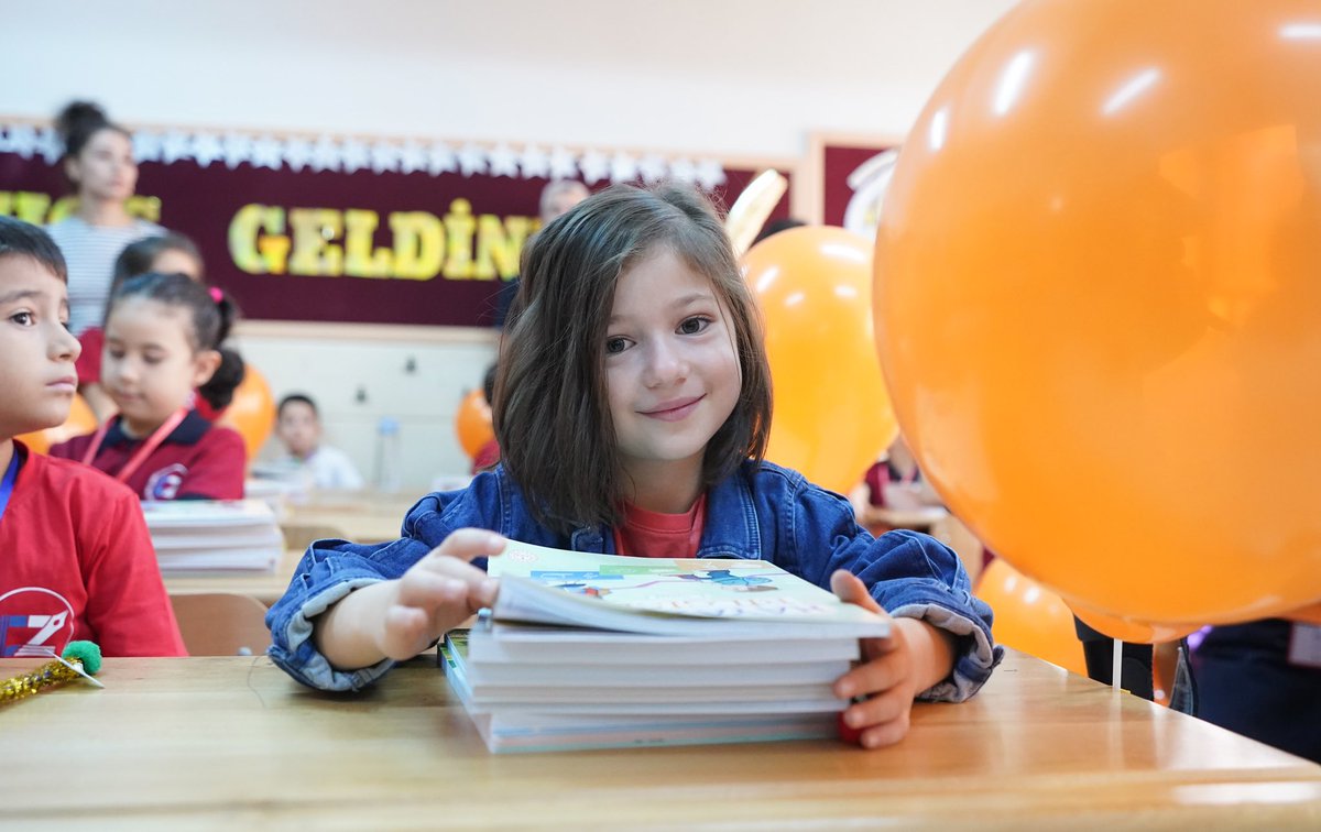Bugün Maarifimize Yeni Fertler Katılıyor! 

Her biri, varlığı ve biricikliğiyle güzel ülkemizin yarınlarını omuzlayacak olan evlatlarımıza okula uyum haftasında kolaylıklar diliyoruz.

Bugün temelleri atılan eğitim yaşamlarının sağlam sütunlar üzerinde başarılarla yükselmesini