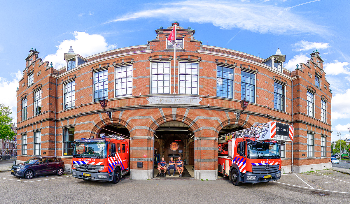 150 jaar Brandweer Amsterdam🚒🧑‍🚒🔥 
Doe te virtuele tour door Kazerne Dirk in panorama360
amsterdam360.com/panos/honthors… 
(swipe left to right, up and down, follow the arrows and enjoy!) 
<a href="/BrandweerAA/">Brandweer AA</a> <a href="/AmsterdamNL/">Gemeente Amsterdam</a> @AmbuAmsterdam <a href="/POL_Amsterdam/">Politie Eenheid Amsterdam</a> <a href="/parool/">Het Parool</a> <a href="/telegraaf/">De Telegraaf</a> <a href="/AT5/">AT5</a>
