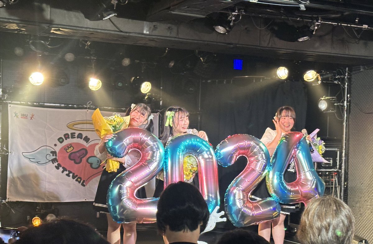 chusaya1222's tweet photo. イブ☆キュア ワンマン行ってきました☺️

ACの曲もカバーしてくれて
なんだかうずうずしてる自分もいたり😏わら

ほにょ、あいりちゃん、はなちゃん
ありがとう☺️💚💜💛
6周年おめでとう🎉🎉 https://t.co/1X1b8P9hHu