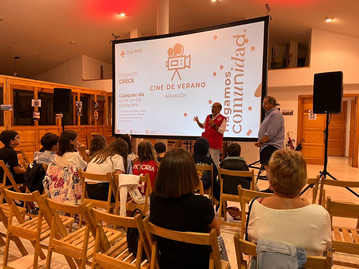 CruzRojaBurgos's tweet photo. 🎦Los vecinos y vecinas de la localidad de Arlanzón disfrutaron el sábado de la sesión de "Cine de Verano"
Una actividad del #ProyectoCRECE para estrechar lazos comunitarios, mejorar el bienestar y la calidad de vida de las personas
Financia @MSocialGob - Fondo Social Europeo https://t.co/amhvhe2SbF