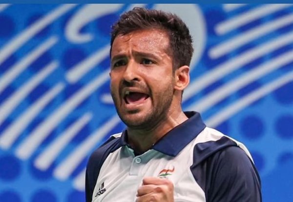 India_AllSports's tweet photo. BREAKING: GOLD medal for India 🔥🔥🔥 

Nitesh Kumar wins Gold medal in Men's Singles SL3 (Badminton) at Paris Paralympics. 

He beats reigning Silver medalist 21-14, 18-21, 23-21 in Final. 

#Paralympics2024 https://t.co/eiAe8HnbDT