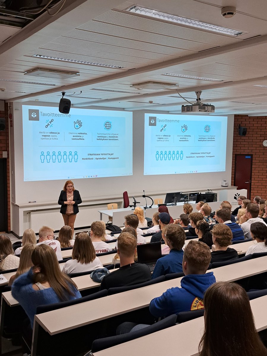 Uusien opiskelijoiden tapaaminen, <a href="/UEF_Business/">UEF Business School</a> 💎🔥. Yksi akateemisen vuoden parhaista päivistä! 

Meeting new students. One of the best days during the academic year!

#businesseducation
#businessresearch
<a href="/UniEastFinland/">University of Eastern Finland</a>