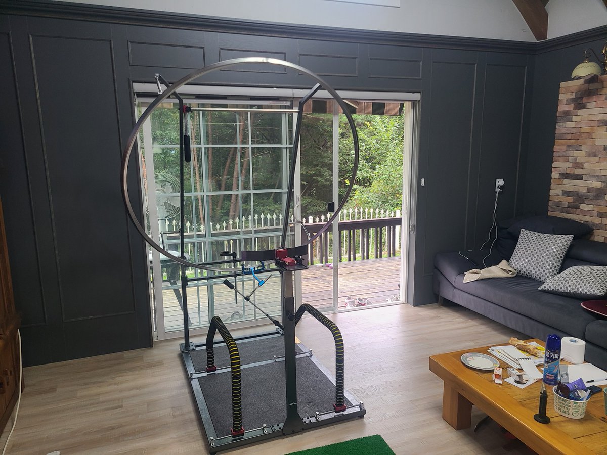 Proswing_Inc's tweet image. 슬럼프에 빠진 골퍼분~ 스윙교정
올바른 궤도와 헤드업교정 스웨이교정 올바른 힙턴유도 등으로 자세를 바로 잡기 위하여 #프로스윙머신 설치~

#골프스윙리듬교정 #골프스윙템포교정 #골프몸통스윙교정 #골프힙턴교정 #스웨이교정 #스윙궤도교정 #드라이버궤도머신 #아이언궤도머신 #골프자세머신