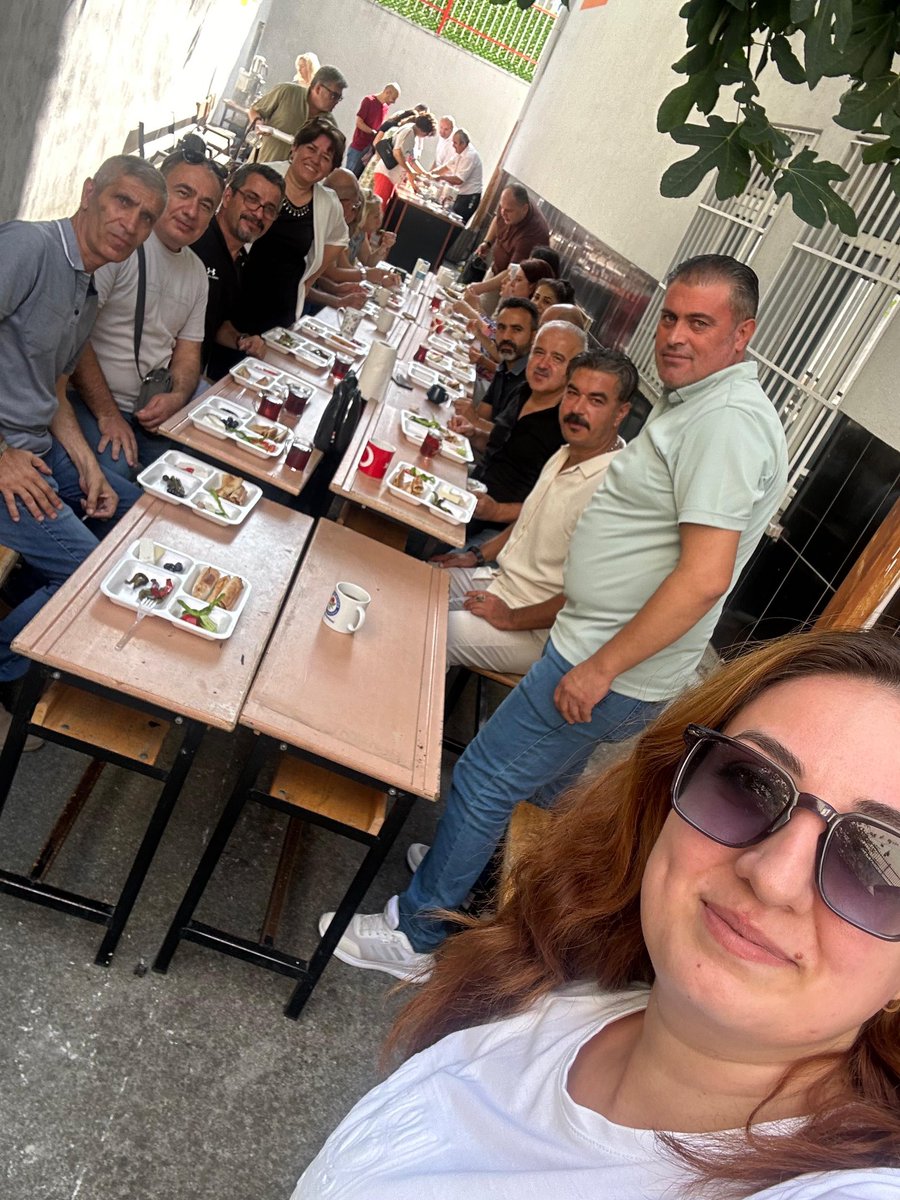 HaskoyI's tweet photo. Öğretmenlerimizi kahvaltı ve hediyelerle karşıladığımız günde verimli geçen öğretmenler kurulumuzdan kareler… https://t.co/1BCZSbrLMU
