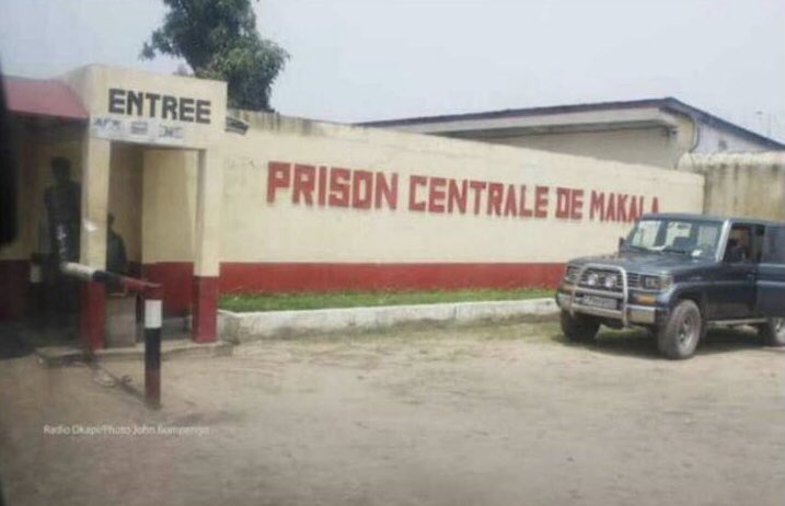 Urgence 🚨 République démocratique du Congo / Kinshasa : il y a une tentative d’évasion à la prison centrale de makala sélembao
Ça tire, des portes des pavillons 3,4,5 et 6 sont forcées et les prisonniers se trouvent dans un état de psychose 
Paix aux âmes de nos frères !