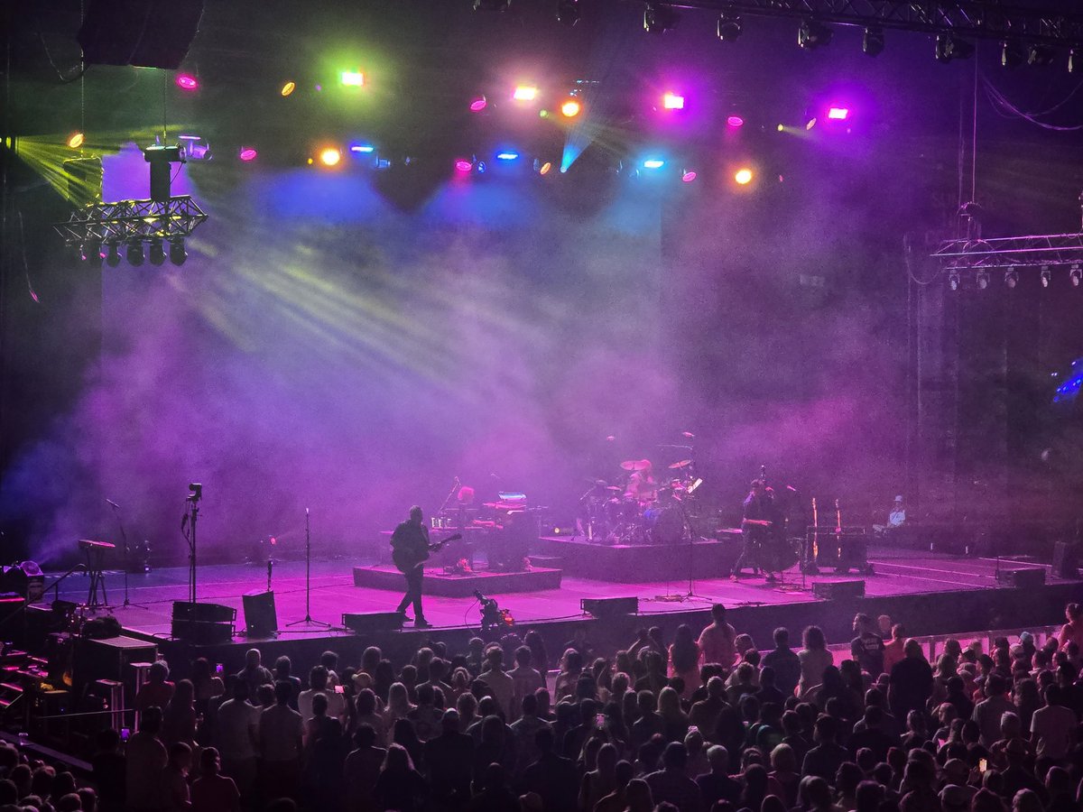 offwinger87's tweet image. With @barenakedladies and 70,000 people! Had a great time, thanks for asking! @PNE_Playland