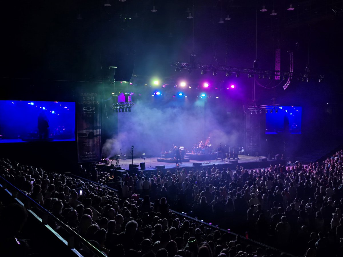 offwinger87's tweet image. With @barenakedladies and 70,000 people! Had a great time, thanks for asking! @PNE_Playland