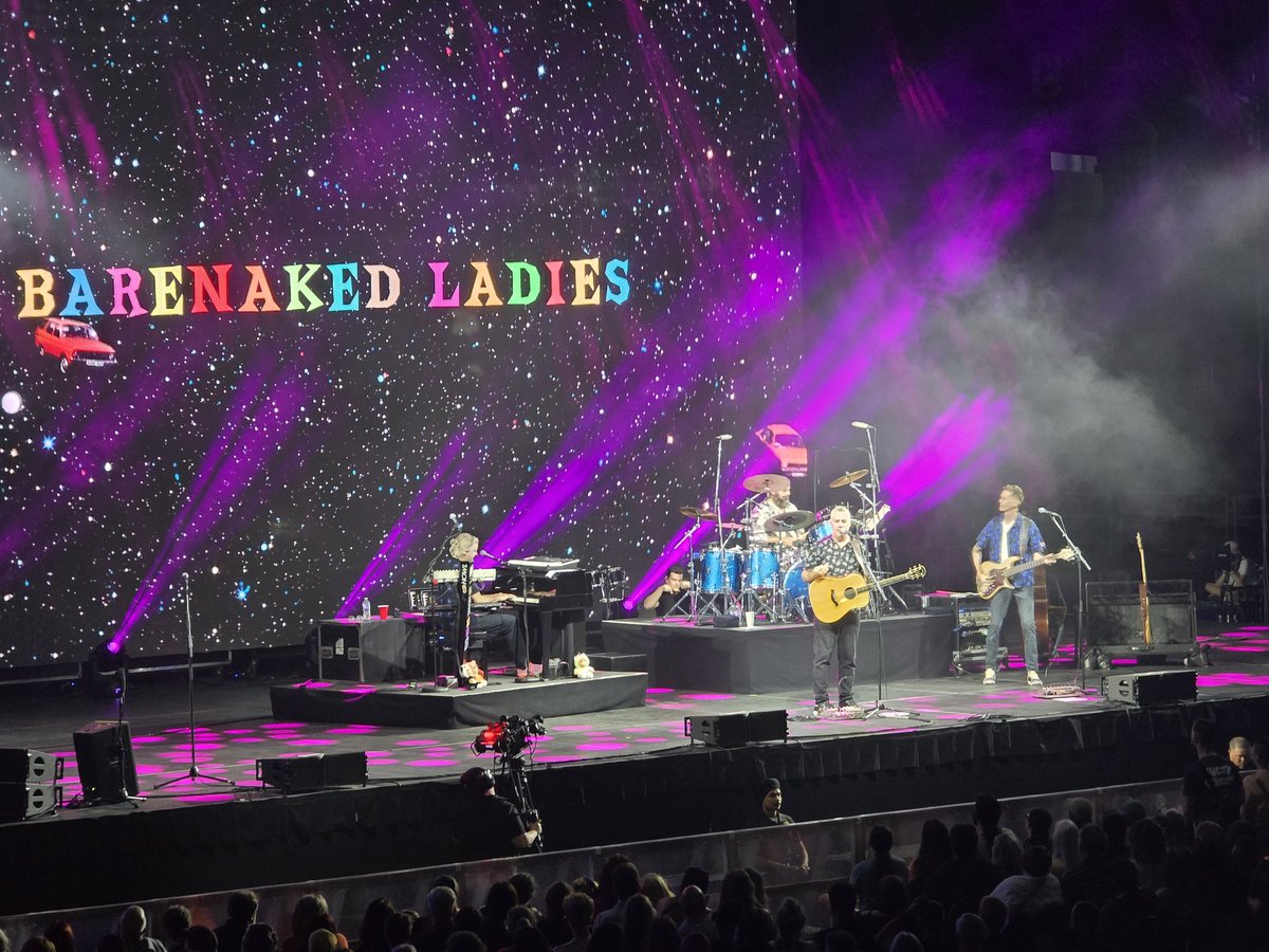 offwinger87's tweet image. With @barenakedladies and 70,000 people! Had a great time, thanks for asking! @PNE_Playland