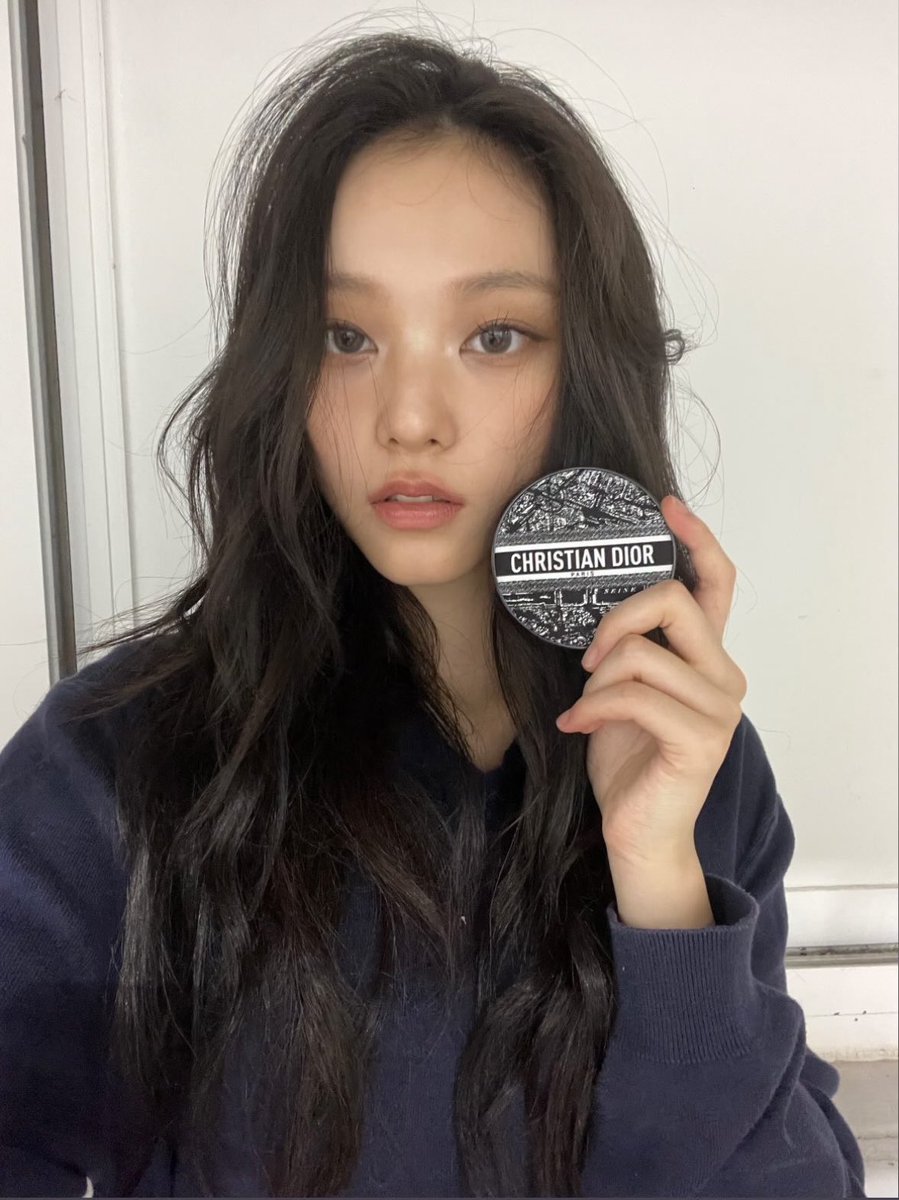 nessavis515's tweet photo. When these two update with their favorite brand. Just make the deal already so these two can appear in one event with @Dior 😌🥹
•Haerin & Haruto•
#flyfairy #nessavis #HARUTO #하루토 #ハルト #HAERIN #뉴진스 #해린 #TREASURE #NewJeans #treajeans https://t.co/bg53wRYHJQ