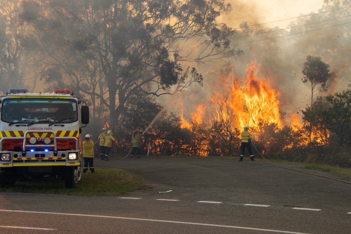 NSWRFS's tweet photo. As of 5pm, there are 64 fires burning across NSW, with 17 not yet contained. One fire is currently burning at a Watch and Act level, with more than 550 firefighters and incident management personnel working to contain these fires.
📷 Media Response Newcastle - Old Punt Rd Fire https://t.co/V6816htTOw