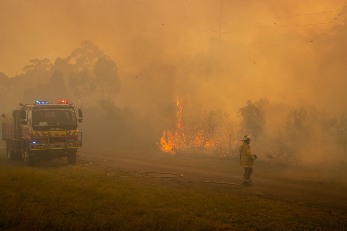 As of 5pm, there are 64 fires burning across NSW, with 17 not yet contained. One fire is currently burning at a Watch and Act level, with more than 550 firefighters and incident management personnel working to contain these fires.
📷 Media Response Newcastle - Old Punt Rd Fire