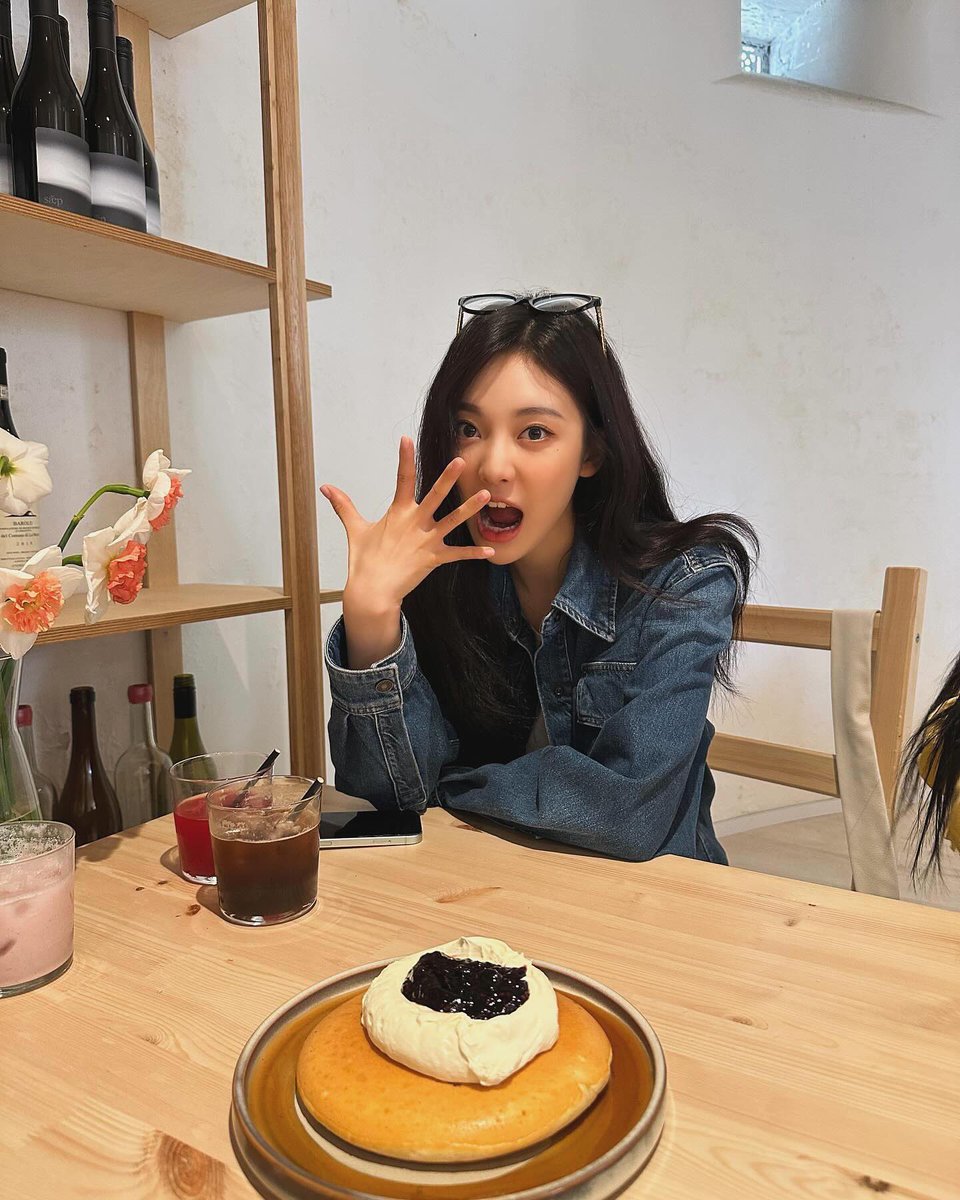 ningshourly's tweet photo. pretty girlfriend https://t.co/nrb78lN1oz