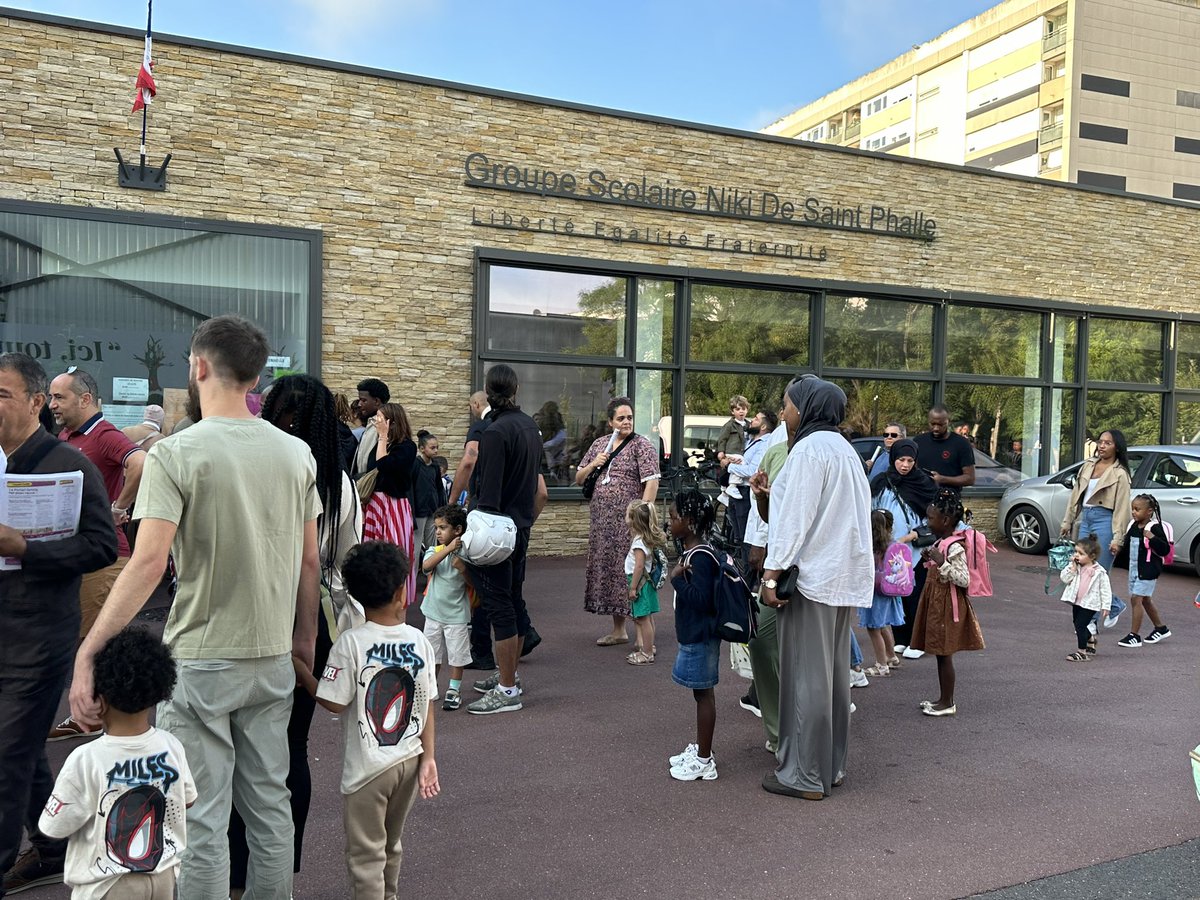 VilledeBagneux's tweet photo. Bonne rentrée !

Les écoles de Bagneux ouvrent leurs portes pour une nouvelle année de découvertes, d’apprentissages et de rencontres🏫

Et pour passer une belle année scolaire, l’écho éducation, distribué par vos élu.e.s, a toutes les informations pour vous et votre enfant ! https://t.co/IuoocfAXOy