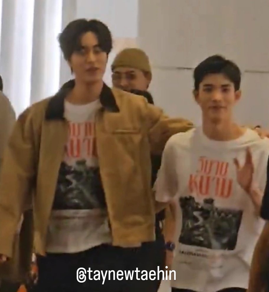 nox2perrr's tweet image. มีน้ำตา อยู่ด้วยกันมาตั้งแต่สูงพอๆกัน จนตอนนี้ กลายเป็นพี่ตัวโตน้องตัวเร้กละㅠㅠㅠㅠㅠㅠㅠ

           2 ปีที่แล้ว                                ตอนนี้